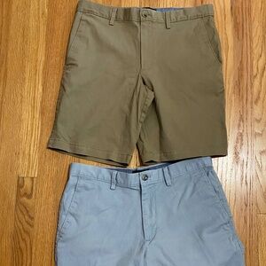 2 pair Banana Republic Alden Shorts Mens' size 32 light grey & dark khaki